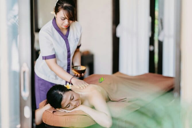 2 hours Bali Lulur Massage & Spa Treatment Including Hotel Transfers - The foot wash sets the pace