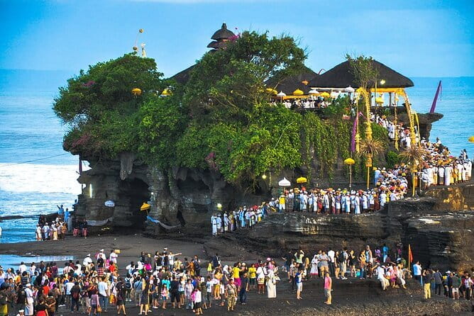 2D1N Ijen Blue Fire and Mount Bromo Sunrise Tour from Bali - What the guide adds to the trip