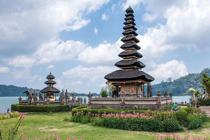 All Inclusive Sekumpul Waterfall Trekking , Handara Gate & Temple - What to pack for the waterfall and temple