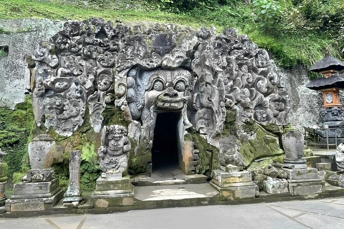 Bali Tour : Best Attractions in Ubud with Rice Terrace - Walking the slopes of Tegalalang Rice Terrace