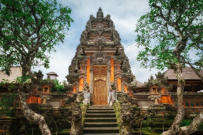 Bali: Ubud (Temple, Spring, Rice Terraces, & Waterfall) - Tegenungan Waterfall: the day ends with water and greenery