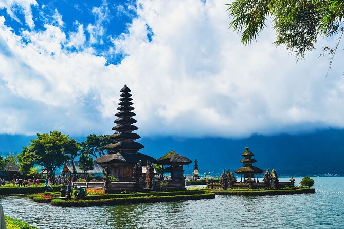 Bedugul and Singaraja Tour - Candi Kuning market and the climb into Bedugul