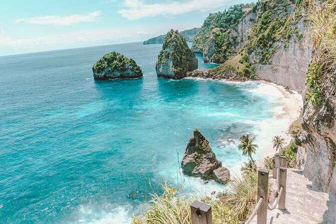 Best Iconic West and East Nusa Penida Island Tour - All Inclusive - Diamond Beach: white sand with a short window