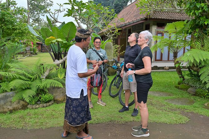 Cycling and Cooking Class in Ubud - Cooking rice and chicken at Pak Wayan’s home