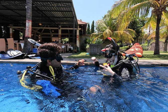 Discover Scuba Diving Tulamben Bali For Non-Certified Divers - Pool training before the ocean
