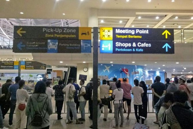 Exclusive Bali Airport Arrival to Hotel Transfer - Finding your driver after landing at Ngurah Rai