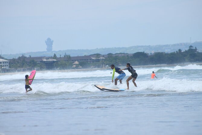 Group surf lesson by Malu Surf Bali - Why the small-group limit matters