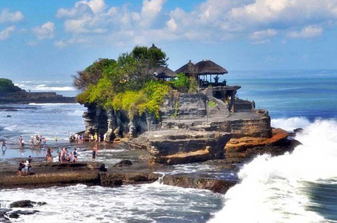 Half Day Tour: Tanah Lot Sunset & Taman Ayun Temple Included Entrance Ticket - What the guide and car add