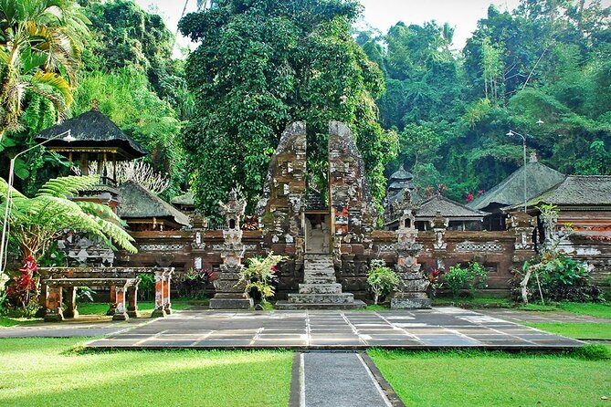 Private Inclusive Tour: The Best Of Ubud With Jungle Swing - Ubud Palace gives you a central history stop