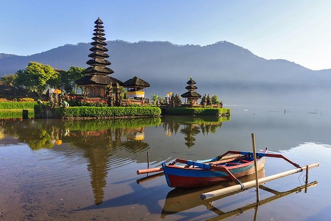 Private Tour: Leke-Leke Waterfall, Handara gate & Iconic Temples - Handara Iconic Gate: a fast, famous photograph