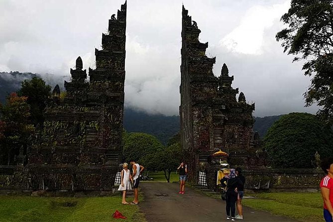 Private Tour: Ulun Danu Temple-Handara Gate-Wana Giri Hill&Tanah Lot Sunset - Private transport makes the long route easier