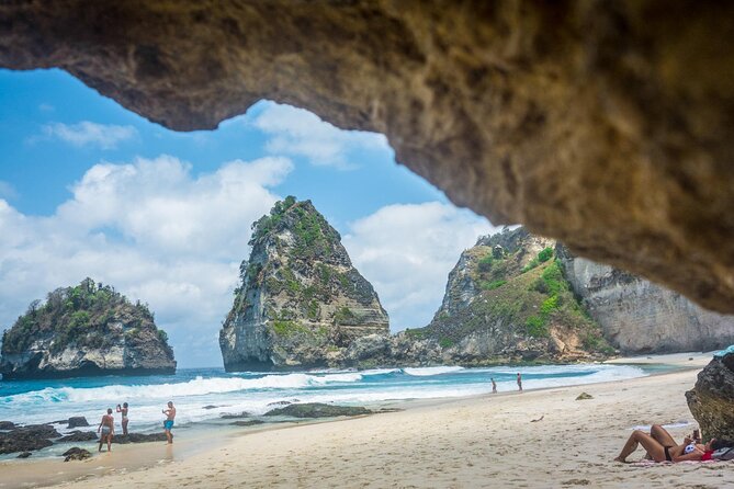 Snorkeling Adventure with East Nusa Penida Tour All Inclusive - Molenteng Tree House and the Raja Lima view