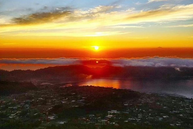 Sunrise mount batur trecking all inclusive - The one-hour climb to Mount Batur’s crater rim