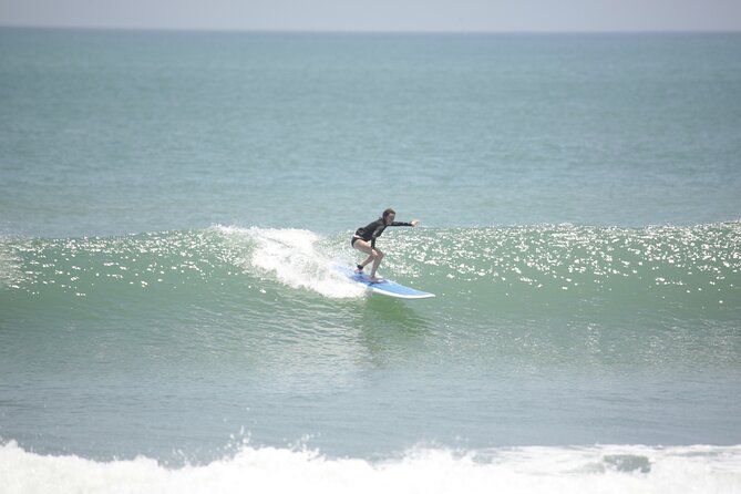 Surfing Activity with Beginner and Intermediate Lesson - The intermediate lesson: moving from foam to green waves