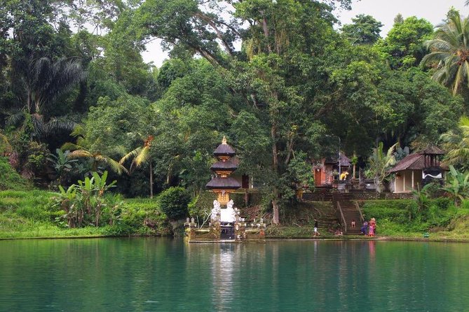 Traditional Balinese Cooking Class with Ubud Tour - Changing into Balinese clothing before the cooking begins