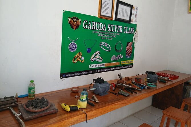Uluwatu Silver Class: A Unique Jewelry-Making Experience in Bali - A private class with a personal pace