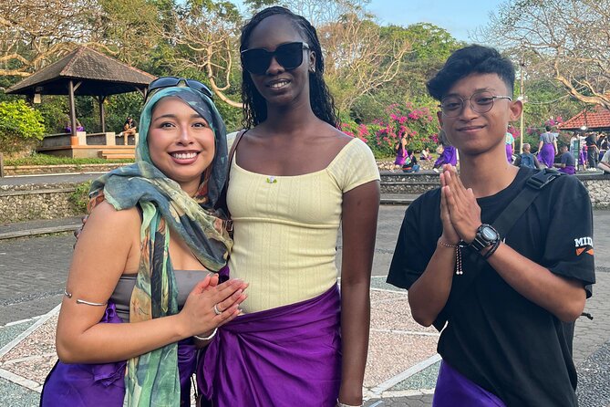 Uluwatu Temple Entrance & Kecak Dance Tickets - The guides make the short format better